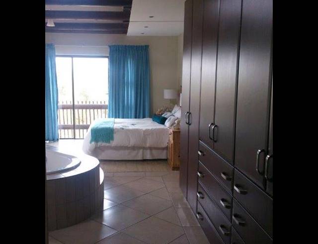 3 BEDROOM APARTMENT RENTED IN SUMMERSTRAND